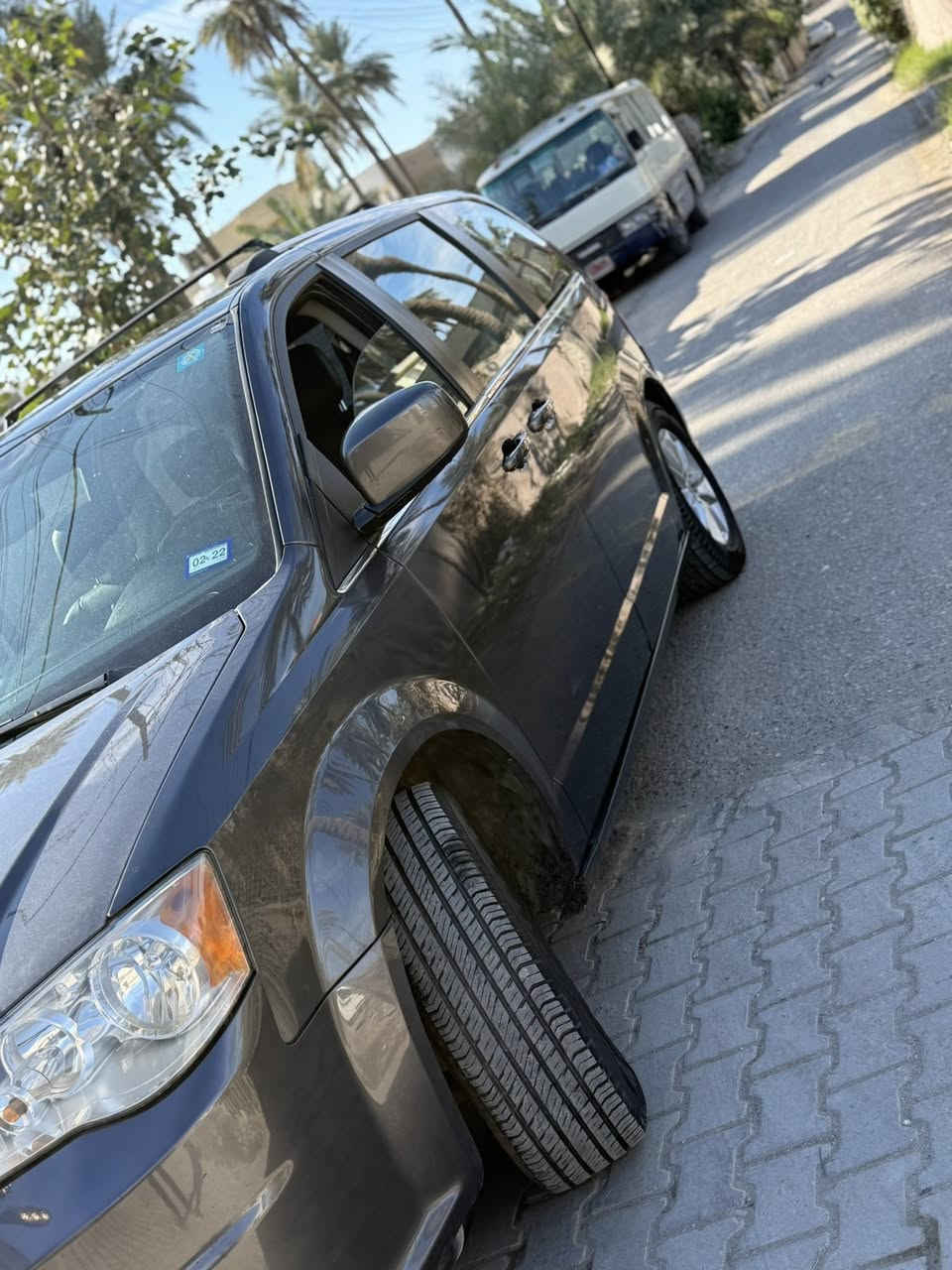 السلام عليكم ورحمة الله وبركاته 

- دوج كرفان Dodge Caravan
سيارة للبيع 
دوج كرفان 2020 لون رصاصي 
وارد أمريكي الضرر خلفي مرفق صور الحادث مع المنشور 
العداد : 73000 mi 
الموصفات نص فول 
حجم 6 سلندر 3600
7 راكب
كرسي السائق كهرباء
الكشنات جلد 
تبريد 3 قطع 
شاشة بالسقف 
كامرة 
تحكم ستيرن 
كشنات خلفي منفصل
الابواب الخلفية كهرباء
باب الصندوق كهرباء 
تشغيل عن بعد 
الارضية مدوشمة جلد بالكامل 

السيارة نظيفة وجاهزة من كلشي 
بيها طخة خفيفة بالعراق الجاملغ الايمن موضح بالصورة 
بيها منظومة غاز 
تخم تايرات جديد 
المحرك و الكير مكفولات + زيت الكير و الفلتر جديد 
حالة الصدر جيدة 

رقم بغداد انكليزي 
السعر 19.500 وبيها مجال

مكاني بغداد الكريعات 
للاستفسار
***********
