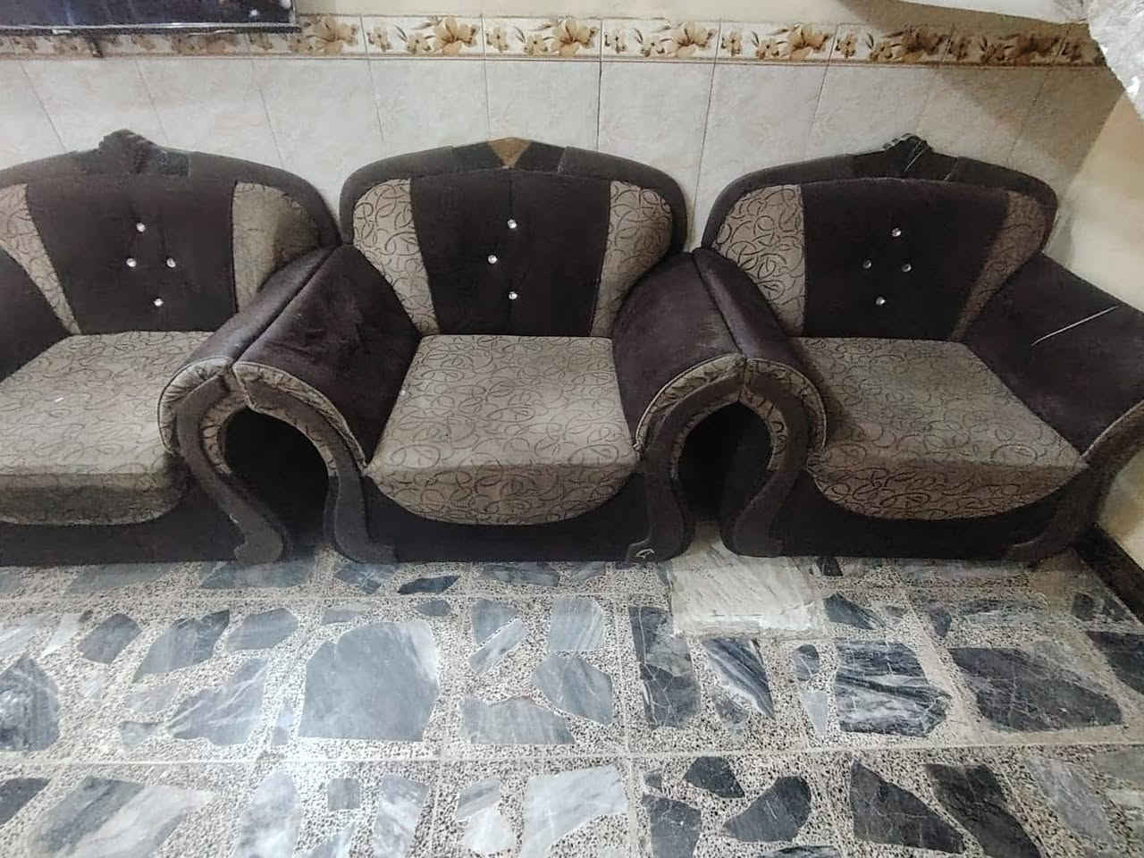 كراسي مال تخم اربع كراسي ب 50,000 الف


**إذا كنت صاحب هذا الإعلان وتريد حذفه لأي سبب، رجاءا أرسل رسالة إلى الدعم الفني**