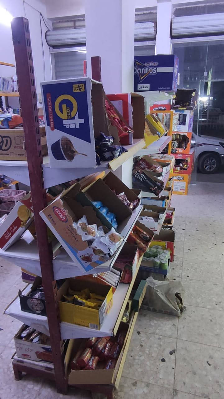 السلام عليكم
اسواق للبيع المكان بغداد حي طارق القديم 
تحتوي على 6 عوارض الايكور التركي 
و3 بطحيات 
و2 سفن كل واحدة طولها, 1.5
الايجار 250 الف 
للاستفسار اكثر الاتصال على هذا الرقم
***********
