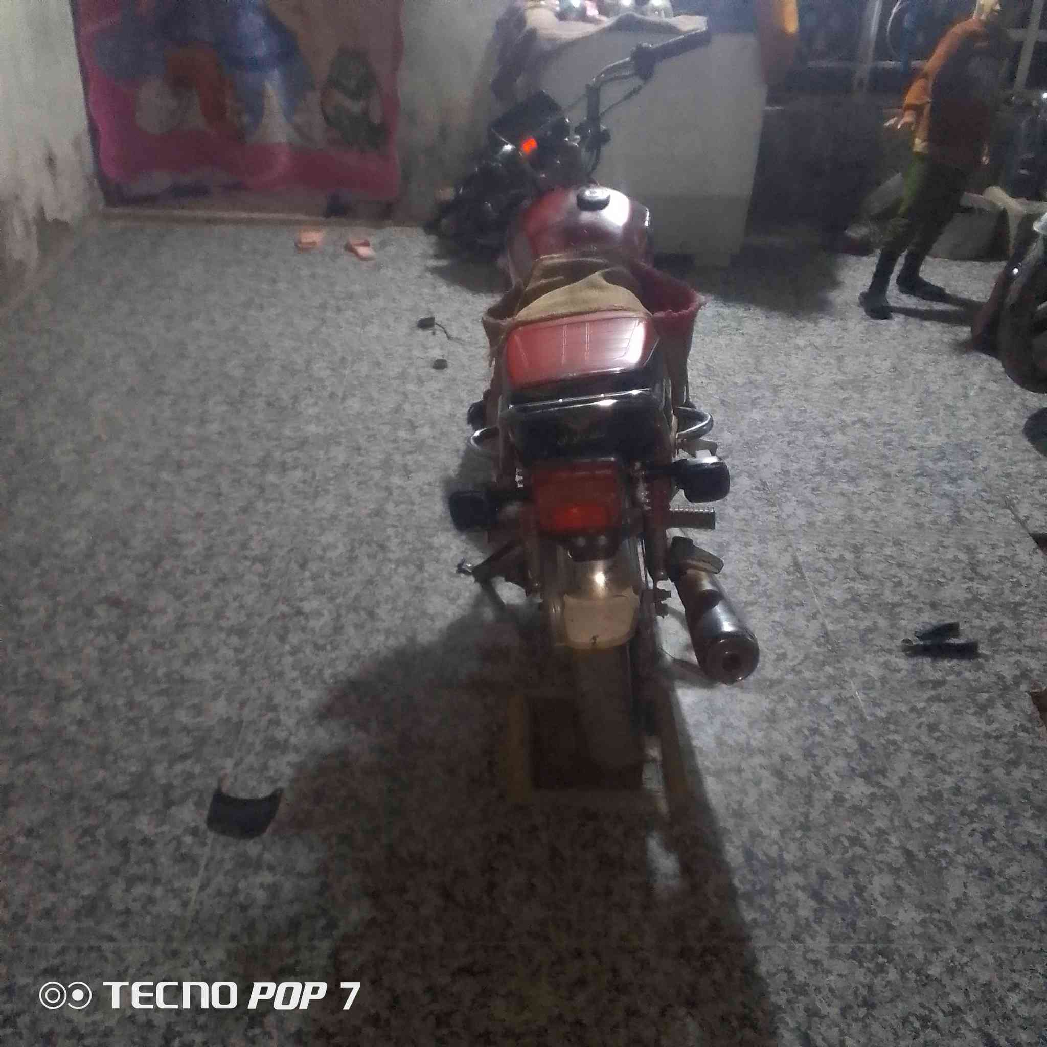 السلام عليكم شباب دراجه سيفان للبيع موديل 2022اي نقص مابيه دراجه حلوه سرعه و معدل  مكاني ديالى الخالص هبهب السعر 475وبيه مجال ل قليل للاستفسار ***********متواجد خاص
