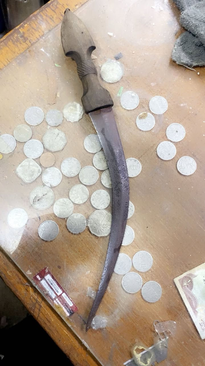 خنجر قديم للبيع ***********
