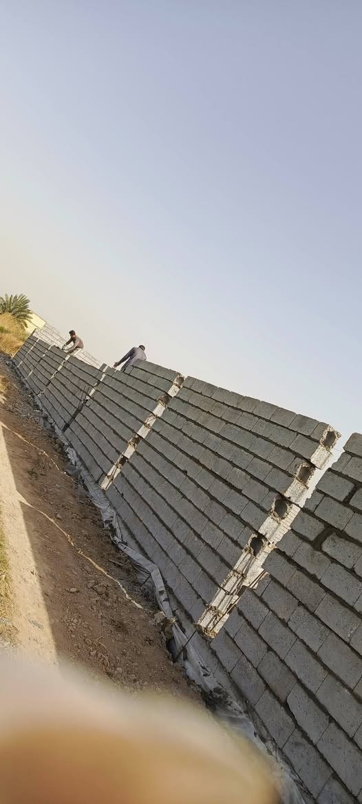 خلفه بناء بلوك قطعي ع دبل شغل درجه اولى حالين متفرغ مكان بغداد   👋🏻 كلشي نشتغل  ***********/
