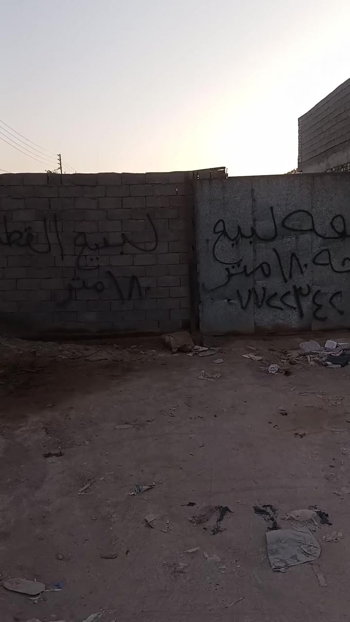قطعه أرض للبيع العنوان الشهداء الشرطه الرابعه طابو سنه 2025 مي وكهرباء ومجاري خدمات كامله 180 متر السعر 75 مليون رقم الهاتف ***********
