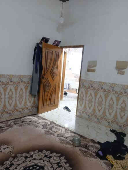 سلام عليكم متوفر بيت ابو الخصيب طريق صحراء مساحة 300 متر يتكون من غرفتين وصاله ومطبخ ودوانية صحيات داخلية وخارجية طابو عراقي زراعي سعر 135 بي مجال تصال علة هذا الرقم بي واساب ***********
