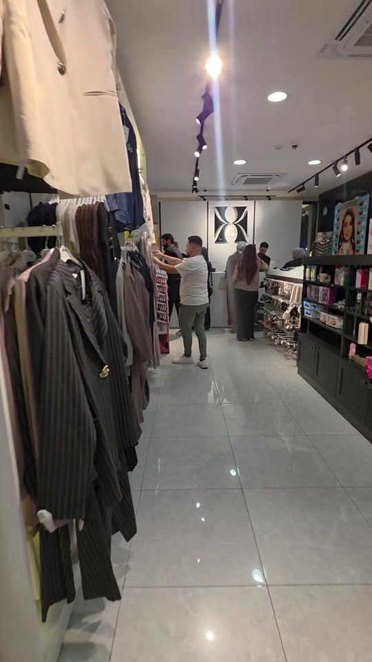 ✨ العروض مستمرة في حياة سنتر ✨ تسوّقوا كل ما تحتاجونه في مكان واحد وبأفضل الأسعار: 👗 الملابس النسائية 👧 ملابس البنات والولادية 💄 قسم المكياج والعناية 🏠 قسم المنزلية والمفروشات 🎉 عروض وخصومات مميزة على تشكيلة كبيرة من المنتجات، مع وصول موديلات وبضائع جديدة باستمرار. 📍 زورونا في حياة سنتر واستمتعوا بتجربة تسوق تجمع الجودة، التنوع، والأسعار المناسبة. تابعوا صفحتنا حتى لا يفوتكم أي عرض جديد. 💙 رقم التواصل والطلب من خلال الواتس اب على *********** #حياةسنتر #العراق #بغداد #عروض #خصومات
