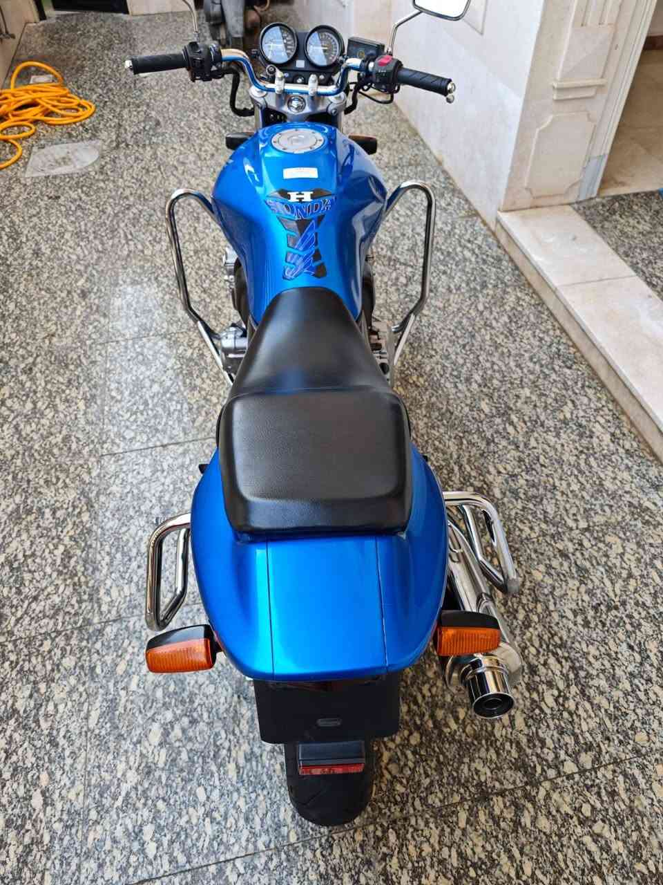 سيبي فور ٤٠٠ نوزل مكينه بيضه ماشيه ٢٩ حقيقي دراجه صارلها شهرين نازله ماطالعه هواي بشارع نضافت شوفت العين كفاله عامه مكاني ميسان وسعر اتصل وتدلل ***********
