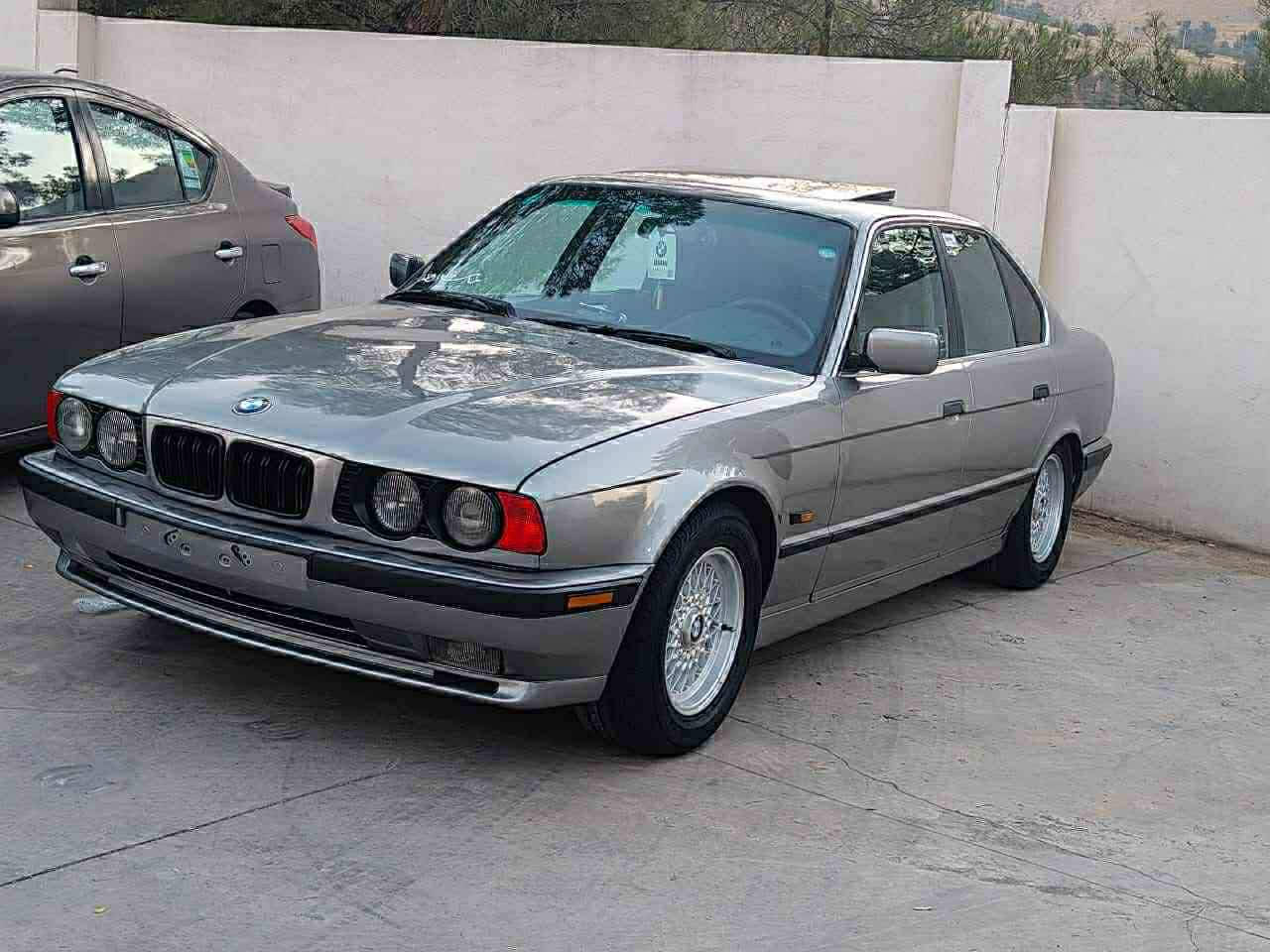 السلام عليكم ، ماشالله . بي ام 525IA
شرط كير اوتو شرط  تخم تاير جديد صدر امامي خلفي جديد 

1992 السيارة بلاديه صبغ جماليه بدون ضربه شرط رقم اربيل شرط 
اربع ويال و تايرات جديد شاد 
دبلات و ديسكات جديد 
ما بيه  ربع مصرف 
رقم اربيل 
سنوية جديد
ابشرط كلشي 
وياه كوبون بانزين
تحويل مباشر
تبريد ثلج ❄️ غرفه جلد لوك  لايت زنون 
السعر82 وبيه مجال شراي خابرني 
مكان السياره كفري موشراي لادوغني 
رقم موبايل ((*********** ))
