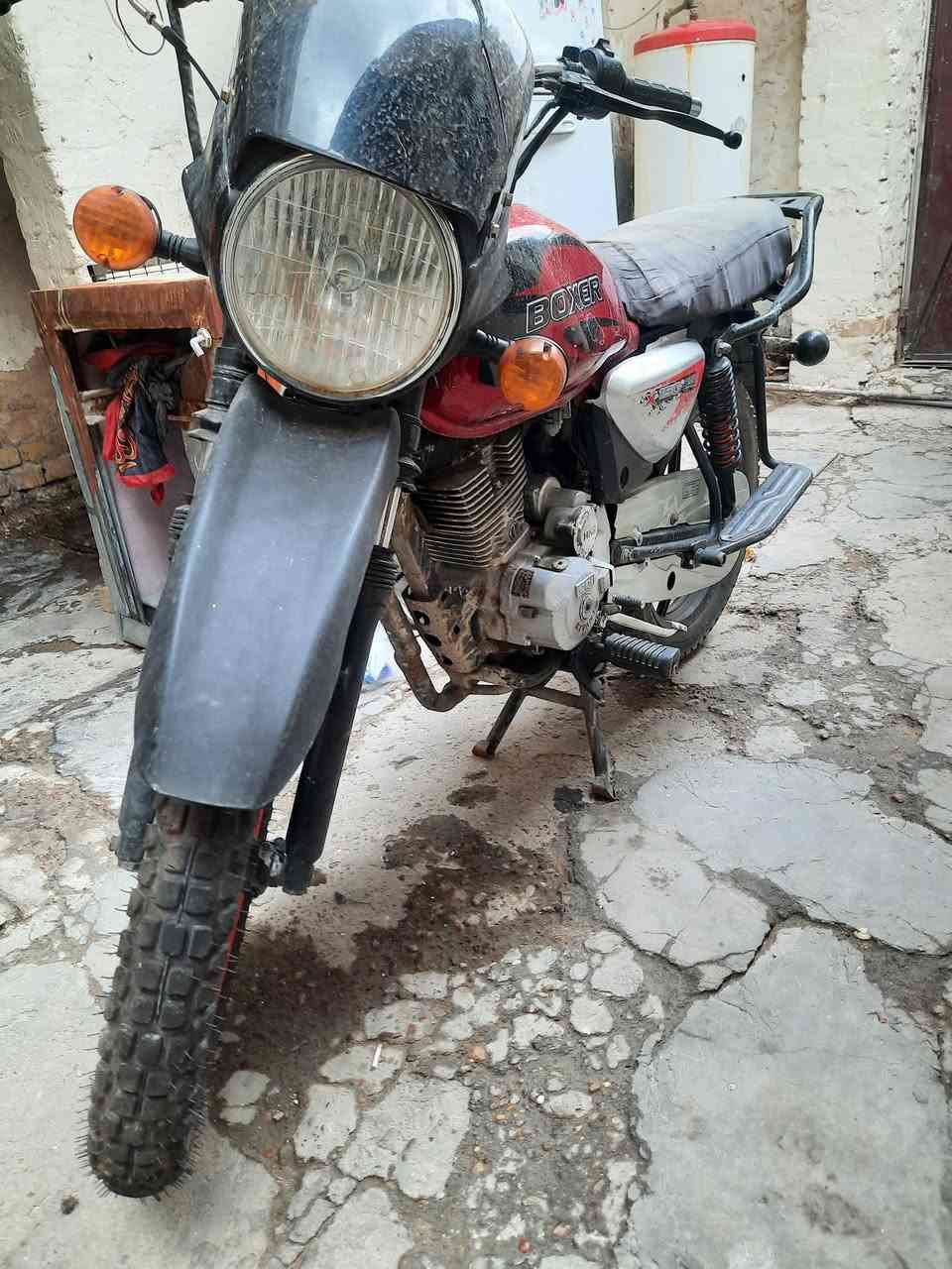 سلام عليكم دراجه بوكسر موديل 2021 بيهه محرك ايراني جديد سلف هندر اوراق ضايعه اتكفل بيهه تجي تاخذهه من بيتي السعر ٥٠٠ بيهه مجال للشراي مكاني بغداد طوبجي شارع مرور رقم *********** رصيد او واتساب
