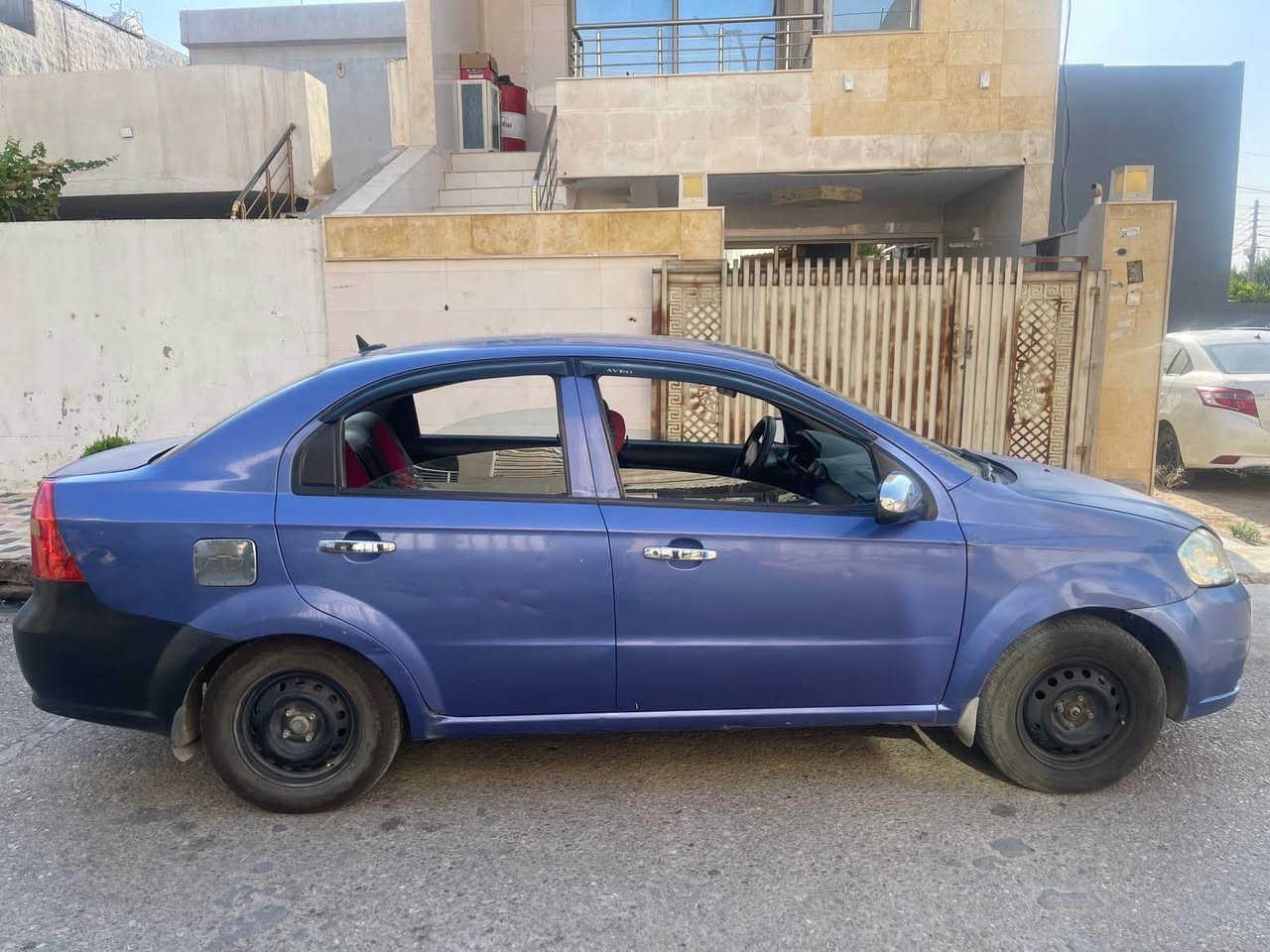 ئەڤيۆ مۆدیل ٢٠٠٩ دوو چامڵغی پێشەوەی بۆیاغە سەنەوی نوێیە. ژمارە مۆبایل*********** أربيل, العراق

