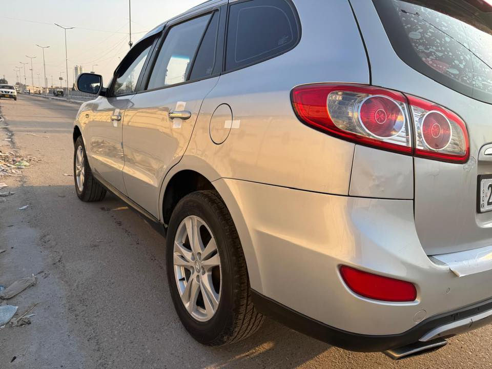 السلام عليكم
سنتافي موديل ٢٠١٢ السعر (٤٥)  
حداديه جديده غرفه جديده مكفوله تبريد (كاز) سنوية ورقم طبق الأصل 
الاتصال ***********
