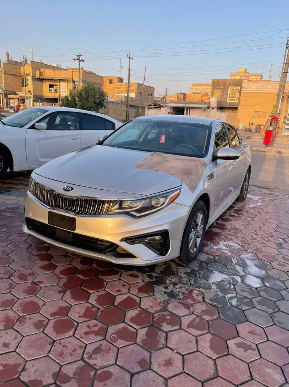 السلام عليكم رمضان كريم 
كيا اوبتيما موديل 2019 وارد امريكي 
ماشيه 65 الف ميل 
محرك GDI 2400
مواصفات ال Fe 
اشاره بالمري . تحديد مسار . مثبت سرعه . قياده شبه ذاتيه.رادار امامي .حساسات خلفيه . كامره  
اربع قطع صبغ 
رقم ذي قار باسمي مكانها البصره 
السعر المطلوب 136 💰 وبيها مجال ان شاءالله 
للتواصل *********** واتساب او اتصال على راحتكم
