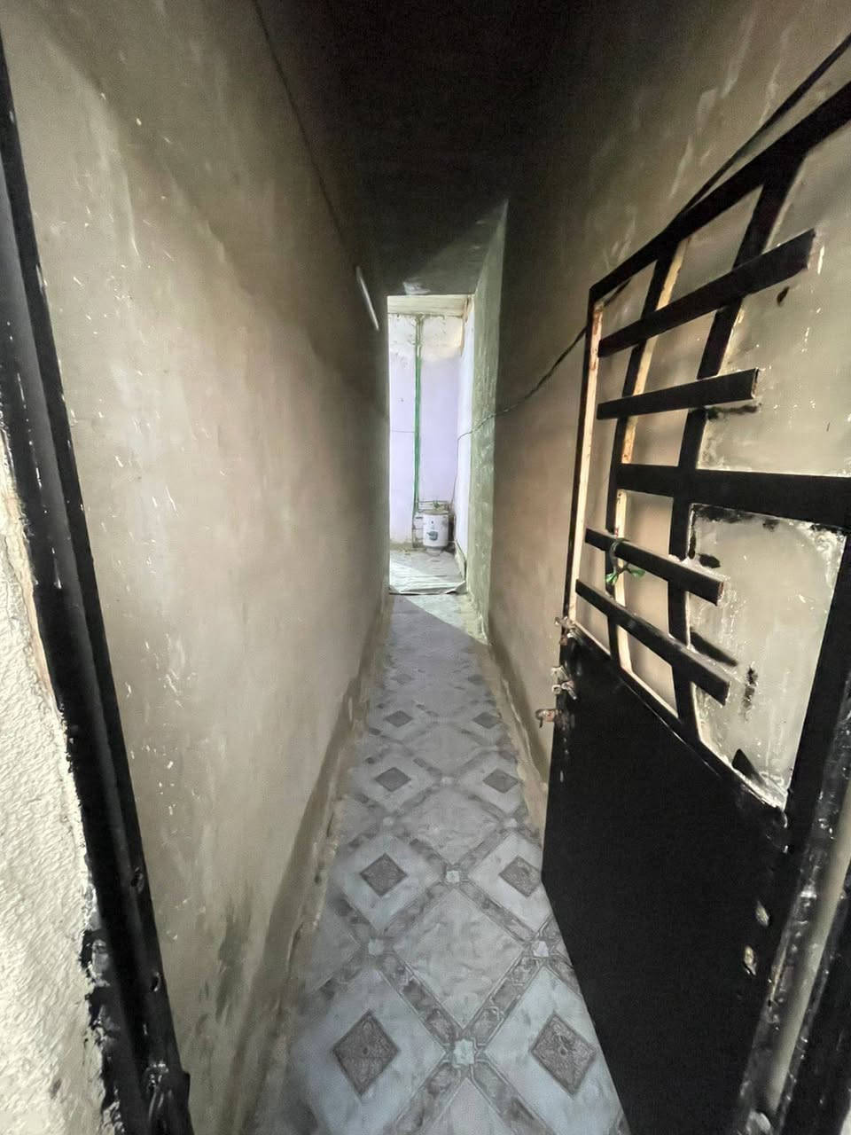 بيت للبيع المساحه 100 متر العنوان حي طارق الوسط الزراعي مقابيل اركان ابو الانشائيه وره شارع ال15 سعره مناسب ب29 وبي مجال قليل سطح شتايكر جديد الاستفسار ع الرقم ***********
