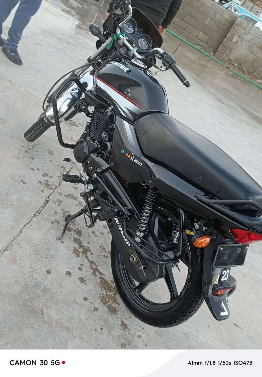 السلام عليكم هيرو للبيع اوراق موديل 23 بمليون و600 وبيها مجال حق الجيه هذا رقمي *********** ماكينه كفاله ما مفتوح بها برغي ما عدا بها ضربه بالتانك صغيره
