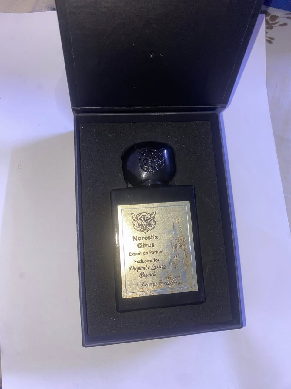 السلام عليكم }
للبيع عطر Dior Homme Parfum الأصلي  
الحجم: 75ml  

مستعمل استعمال خفيف جدًا  
المرشوش منه فقط 3 رشات  

العطر معروف بالفخامة والثبات العالي 🔥  

السعر: 230 ألف دينار عراقي  
وقابل للتفاوض للجاد

للبيع عطر Summer Hammer من Lorenzo  

العطر مستعمل استعمال خفيف  
المرشوش منه فقط 12 رشة  

فوحان جميل ومناسب للأجواء الحارة  

السعر: 180 ألف دينار عراقي  
قابل للتفاوض بشكل كبير

"39517"}
للبيع عطر Narcotix Citrus من Lorenzo  

مستعمل استعمال شبه جديد  
المرشوش منه فقط رشة وحدة  

عطر منعش حمضي جميل  

السعر: 190 ألف دينار عراقي  
وقابل للتفاوض

للبيع عطر Last Orient من Sense of Scent  

الحجم: 100ml  
العطر مستعمل استعمال خفيف جدًا  
المرشوش منه تقريبًا 20 رشة فقط  

عطر فخم بريحة شرقية فواحة ومميز بالمناسبات  

السعر: 220 ألف دينار عراقي  
قابل للتفاوض للجاد

العطور أصلية 100٪
 • البيع للجادين فقط
 • إذا أحد أخذ أكثر من عطر أسوي سعر خاص


**إذا كنت صاحب هذا الإعلان وتريد حذفه لأي سبب، رجاءا أرسل رسالة إلى الدعم الفني**