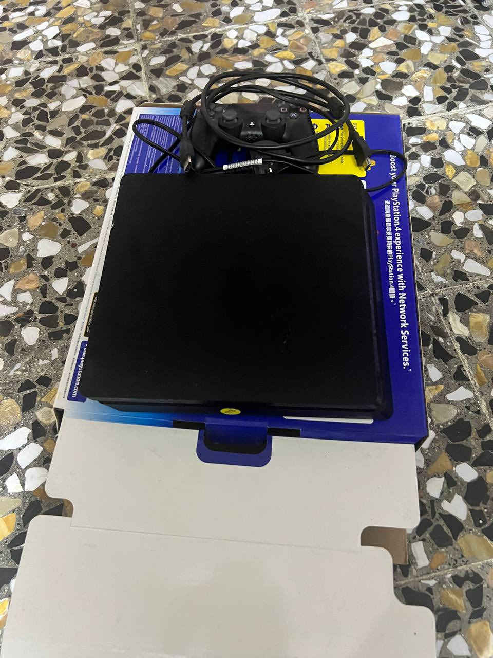 بلي 4 مهكر سلم 1 تيره نظام 12.2جوستك اصليه1معه USP وكامل ملحقاته  وشحن جوستك ونضيف ما مصلح والله السعر 400 وبي مجال  عنوان مدينه الصدر التواصل مع الرقم***********
