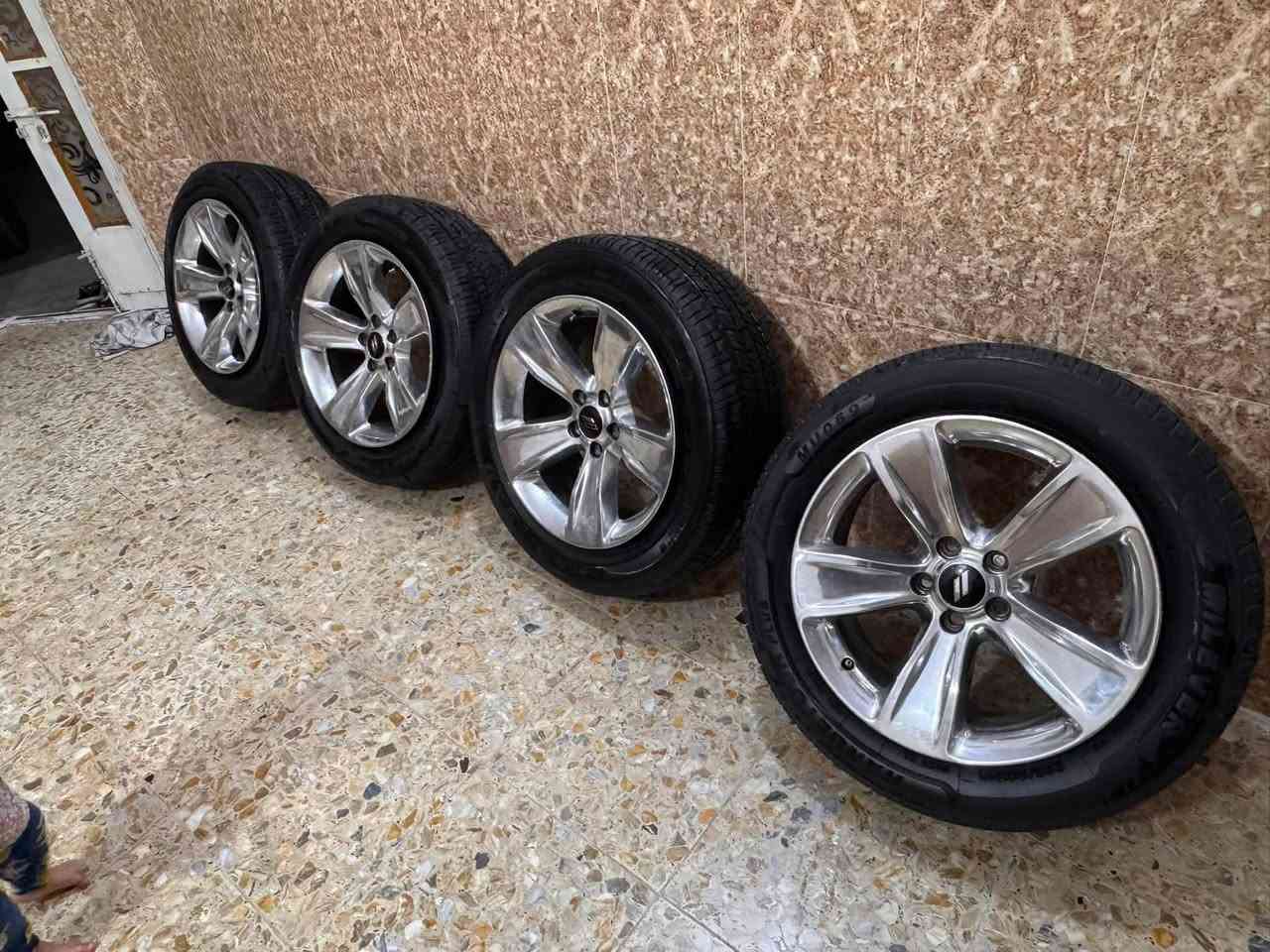 سلام عليكم شباب عندي تخم ويل كروم اصلي مع تخم تاير جديد انتاج 2025/8 جديد جيب وشد الاستفسار والاتصال على الرقم التالي ***********
