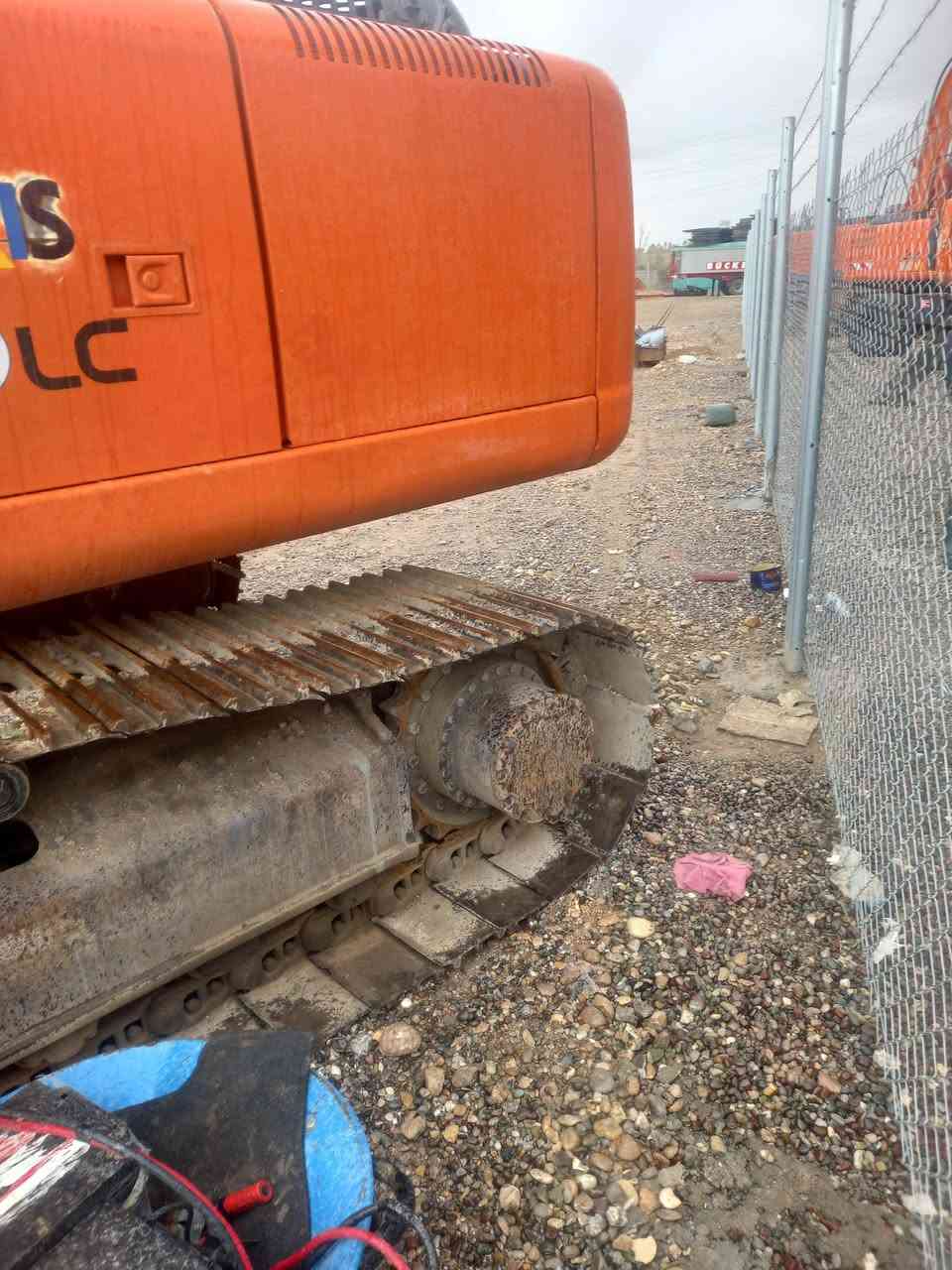 حفارة للبيع هتاشي زت حجم ٢١٠ ال سي ٨ رولات تسيس جك ابلادي جاهزه من كل شي نضيفه مكفولاه رقم سلمانيه تحويل موباشر موبايل***********
