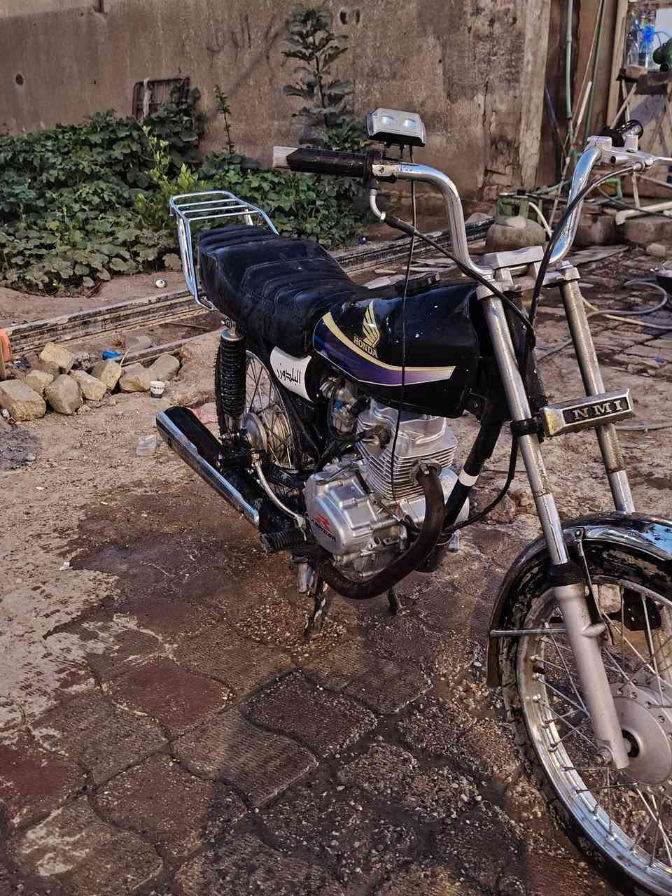 السلام عليكم
دراجه نامه للبيع 
موديل 24
دراجه أوراق أصولي
العنوان بابل قضاء القاسم 
700  وبيها مجال 
الرقم.. ***********
