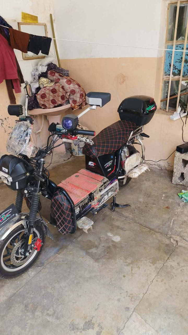 ماطور هيوشه موديل 26 بطاريات ع فحص اخذته صار شهرين ما مستخدمه خلاص رايده 650 قفل الي يريده يتصل ع الرقم 
*********** مكاني هيت الجري
