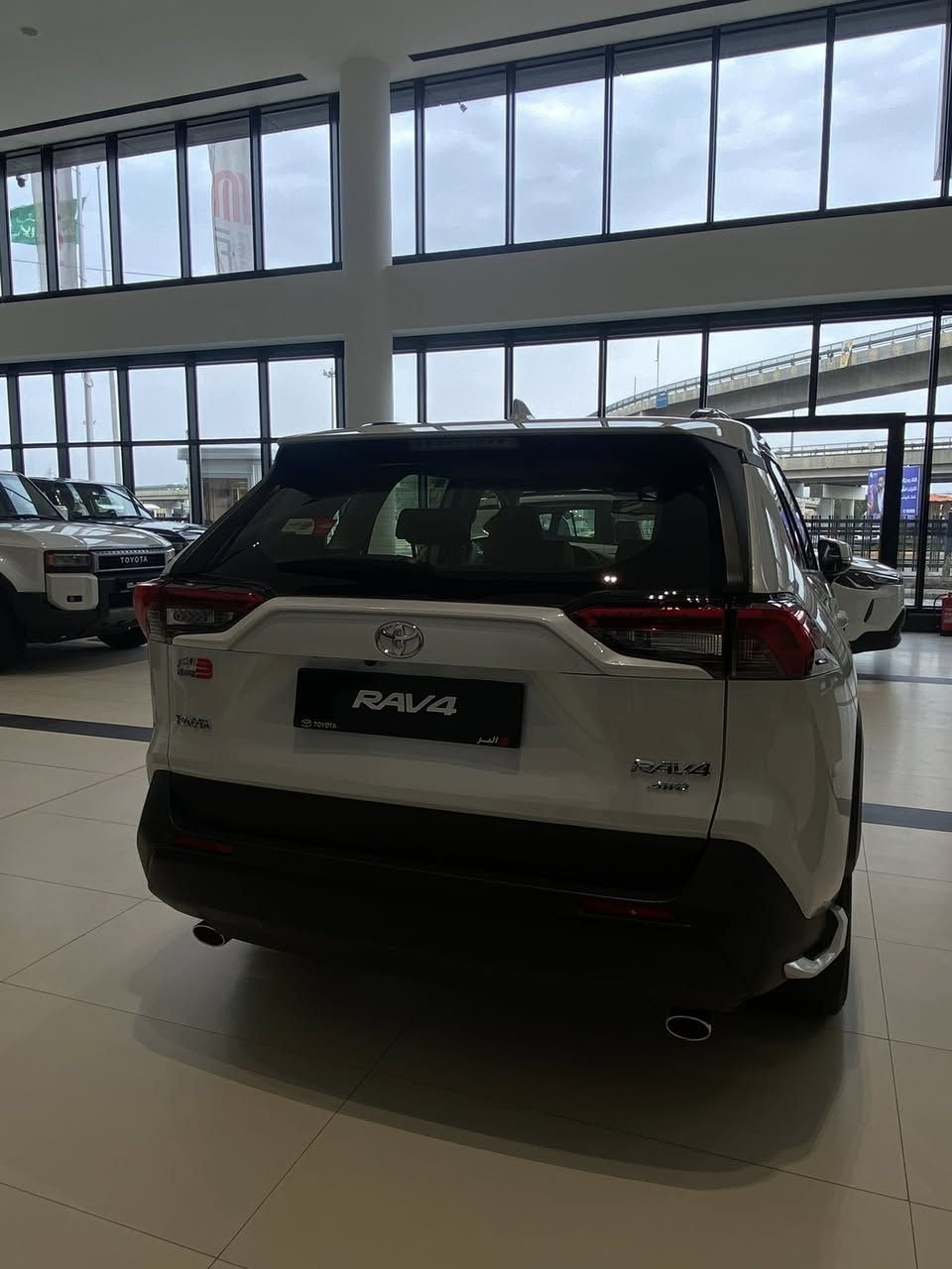 Toyota Rav4 2025
مواصفات متوسط بانزين محرك اربعة سلندر ٢.٥٠٠
فور ويل درايف السيارة زيرو مماشية 
حساسات اربعة خلفية امامية
كامرة خلفية
فتحة سقف 
مقاعد قماش
تشغيل عن بعد 
شاحن لاسلكي 

للحجز وشراء الاتصال عبر الرقم التالي 
***********
