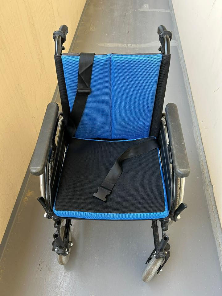 السلام عليكم عربانه للمعوقين او ذوي الاحتياجات الخاصه صناعيه بولدنيه اصليه سعره 300 لف 
***********
