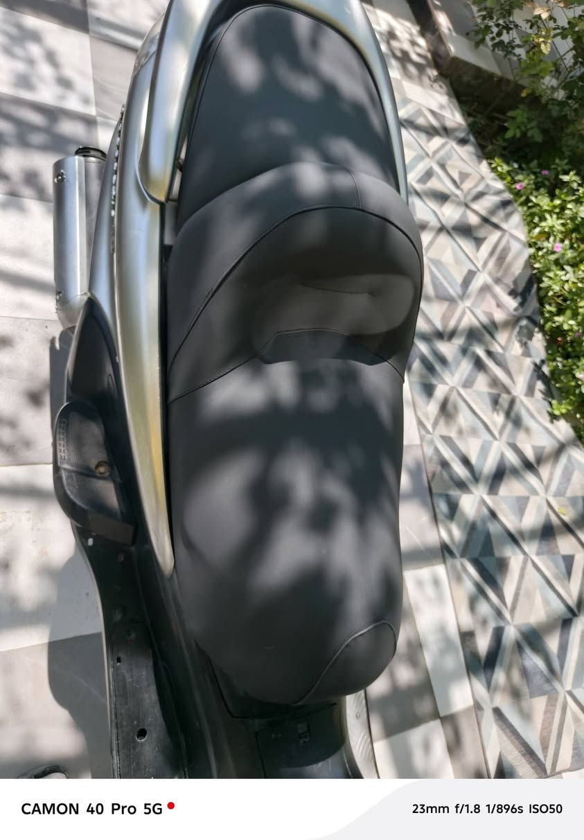 سلام عليكم
ماجسته دبل رون ABS موديل 2003 مكينه ربع 250cc بيه نقص چكمچه صفحه يمنه و دوسه وباقي كامل كل غراضه بلادي حته براغي كفر اصليه و ضفيره مابيه اي چطل او تيب غير بلاد حته فيشه ملف و كتف شحن اصلي كهربائيات كله شغاله ما عده دكمه دبل اشاره فقط بكلايت و اشاير و مازده كرستال اصل كان مدوشم جديد كابريتر اصلي و فيت بم اصلي بيه شخوط ب بجم فقط كلوب جنطه شغال 
ماشيه 56 الف و نص حقيقي 
حماوه نص ثابه و ما بيه صرف بانزين 
اويها جامه طويله و شوته رياضي نيكل 
سعر 725  الف وبيه مجال و سعر و دراجه من جانب مشتري والله عظيم 
مكان بابل محاويل 
رقم (***********) 
اذا اكوو مراوس ب دايون عضم هم ترهم
