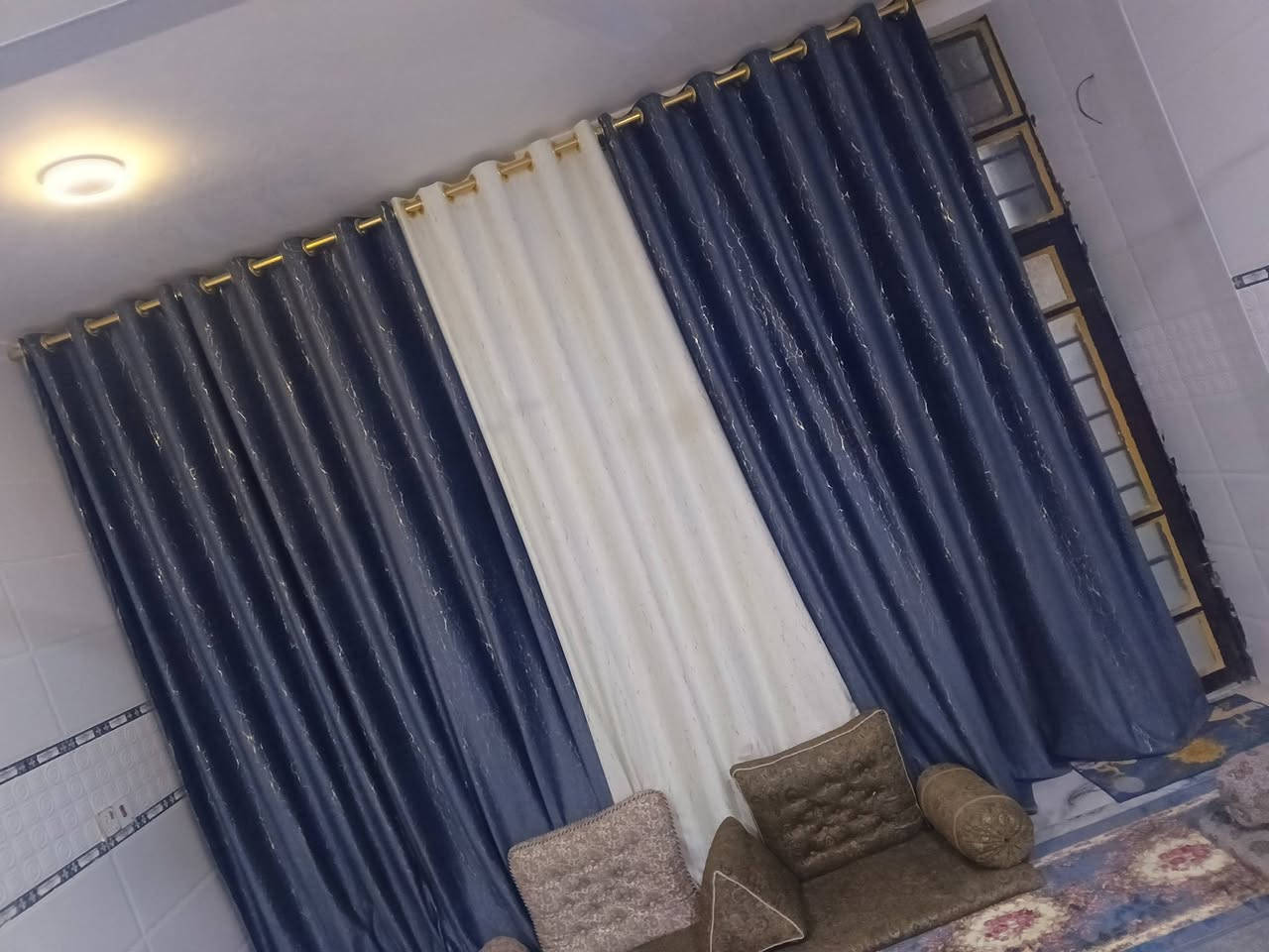 بيت للبيع المساحه ٩٦ طابو زراعي تاجيه نادر ثالثه يم رواءي شارع ابو حمد تبليط قريب على بيت عرض شارع ١٠ متر جديد بورسلين سيراميك جدران يتكون من غرفه مطبخ ستقبال درج خارجي صحيات خارجي داخلي غربي شرقي طابوك صب بيت صغير مال عاءله صغيرا سعر (٤٣) بي مجال ***********
