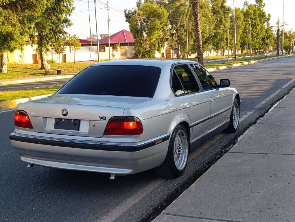‏((﷽))V8🚀 😈
فرۆشتن یان گۆڕینەوە
‏BMW E38 کاسیحە مۆدیل 1994 ئاڕم پلاستیک سلێمانی بەشەرتی ئەولیات و غڕامە گێڕ و مەکینەی ئەوروپی تازە لۆك 8 پستنی گێڕ عادی 
مواسەفات :
پەردە بیلاد  سندوق شەفت سلایت تەبریت  تاقم لایت کامل زینۆ و کامل بنی تازەیە چوار تایەو ویلی 18 ی لۆکی لەژێرە چەکووچ بەگیانیەوە نیە بۆیاخ عامە بۆ جوانی ناو خورفەی لۆک سەیارەکە لەسەر دەقی شەریکە مایتەوە بۆ زانیاری زیاتر تێل بکە*********** ڤایبەر وتسئاپ كويسينجاك, أربيل
