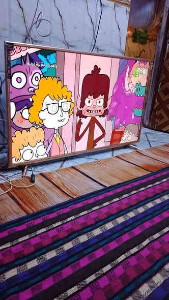 للبيع شاشه حجم 55  حقيقي اخت الجديد مستخدم قليل  لطار ذهبي  بدون نت سعر  225 + بصره تاميم ‏‪***********‬‏ متوفر توصيل مع ضمان البصرة
