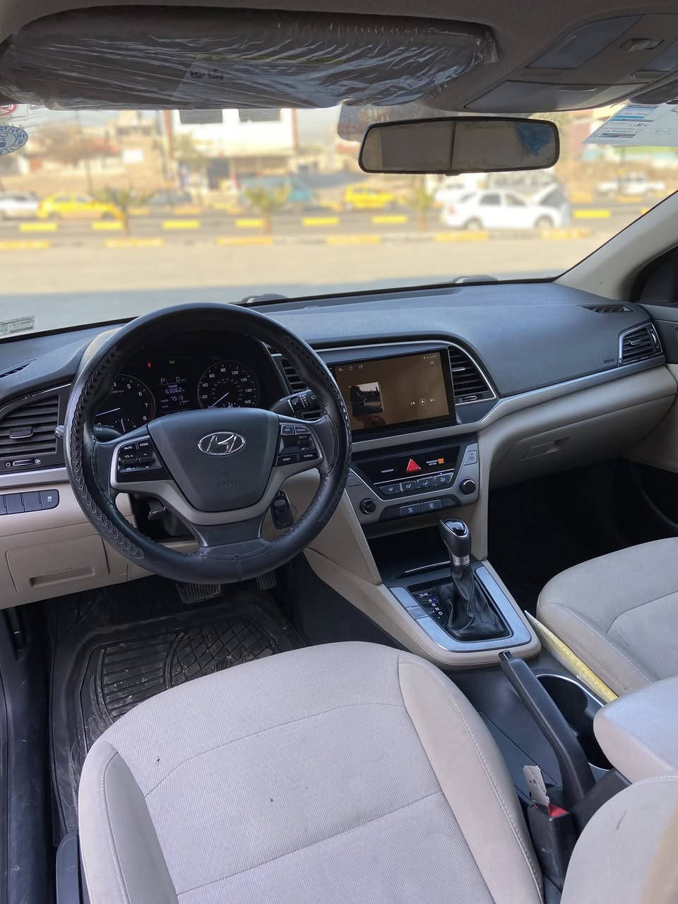 النترا للبيع 2017
لون شمباني 
داخل لونين 
مواصفات تحكمات استيرن شاشه 3انظمة قياده
ضرار جاملغ خلفي وباب اصلي نفس ألون امبدل 
ملاحظة بيها بخار لاصرف ولانفخ 
كير شرط محرك شرط 
***********
السعر125وبيها مجال
