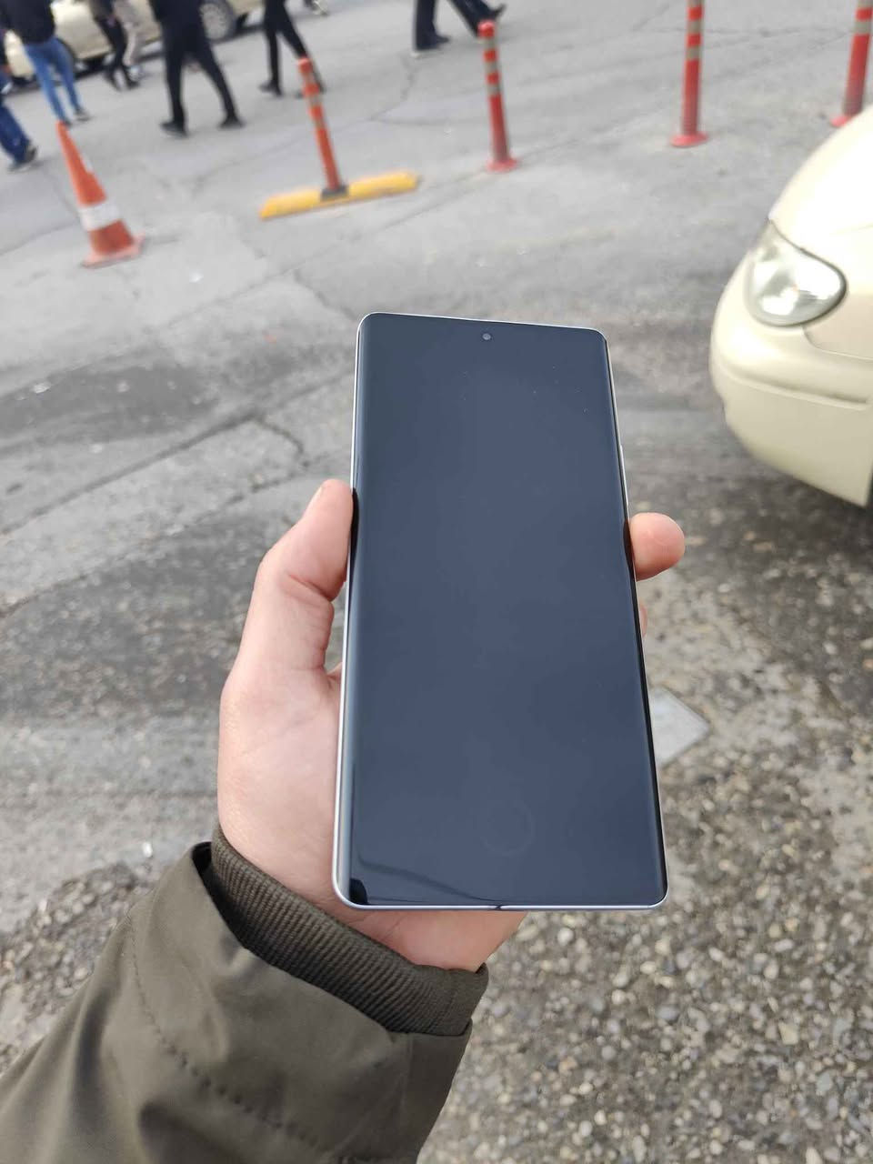 ٢٥٦ گێگا
ڕامی ١٢ +١٢
شاشەی ١٢٠هێرتز LTPO amolid
باتری ٥٥٠٠
سناپدراگۆن ٨نەوەی ٣
٢٧٠هەزار
مۆبایلەکە شەحنێکی ١٢٠واتی لەگەڵە
*********** السليمانية, العراق
