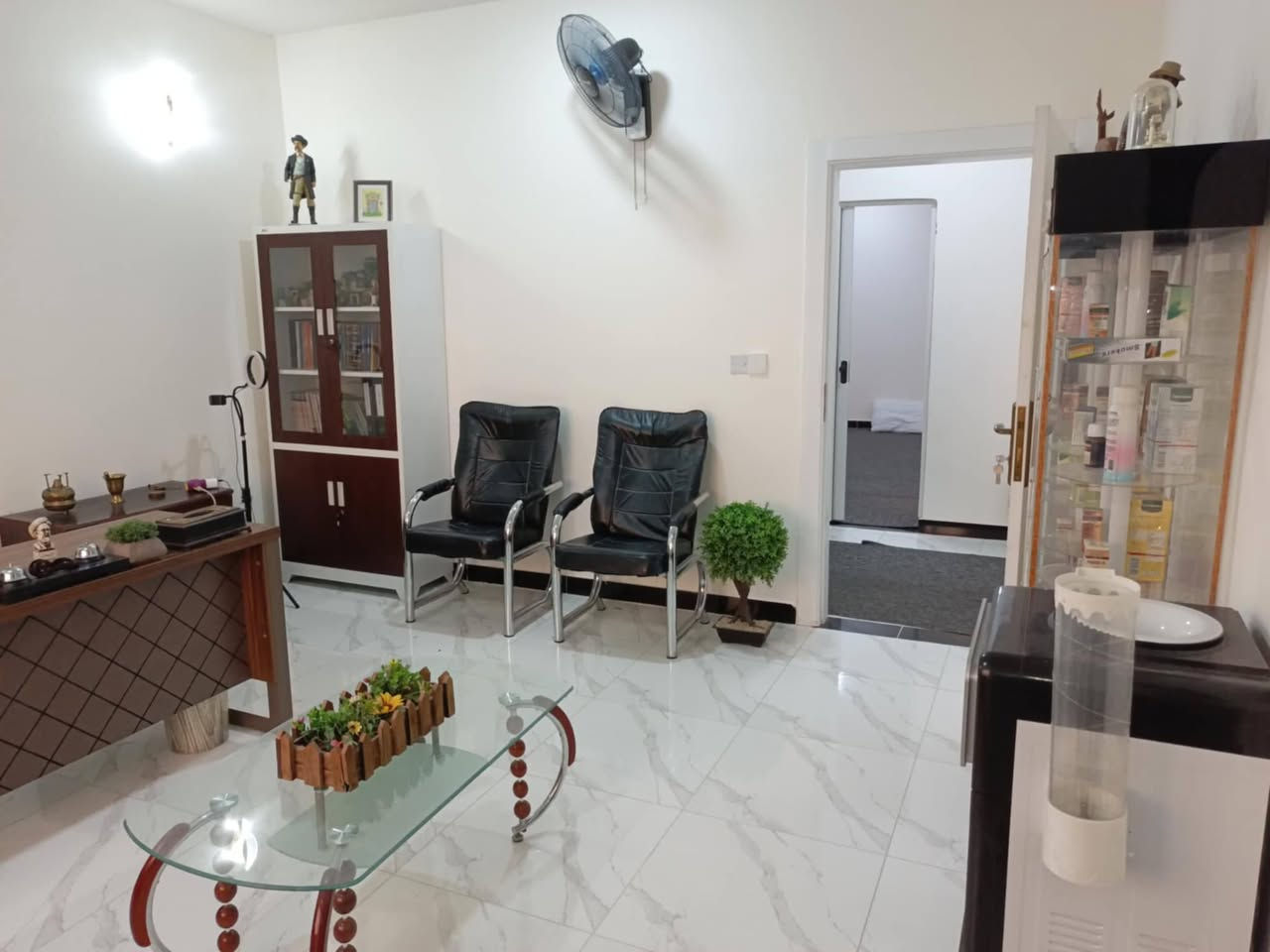 فرصة استثمارية ذهبية 🔥
دار للبيع في مجمع قرية الغدير الثانية مساحة 150 متر – طابقين
موقع مميز تجاري على شارع 30 الفاصل بين الغدير والأميرات
 مطلوب 47 مليون للمصرف العقاري قسط شهري 240 ألف
✅ مع بقاء الكفيل نفسه
📞 للتواصل والاستفسار:
***********
***********
