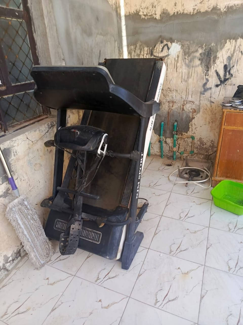 مكلف بل نشر رقم صاحب لباسكل *********** للبيع باسكل جري شغال عل فحص نضيف سعر 250 العنوان الشاميه حي العسكري الغربي
