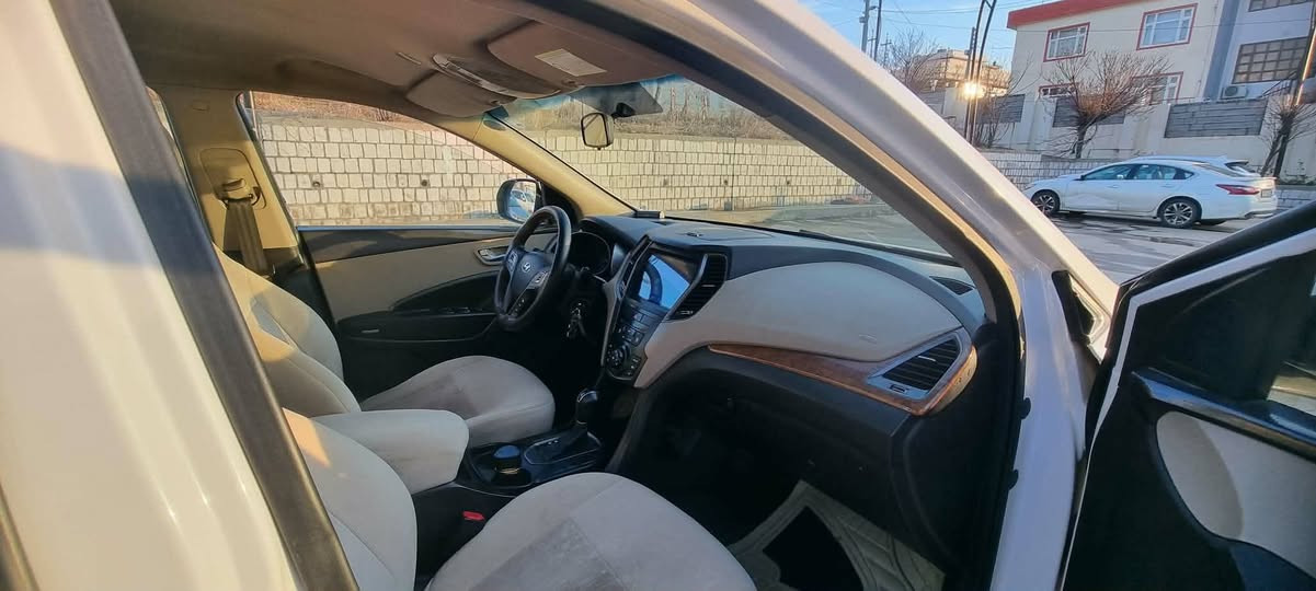 هۆندای سەنتافي 
مۆدیل 2016 
سەنە وی تا ٢٠٢٧ تازەیە
سێ ڕیز کوشن 
برێکی قاچ 
ڤۆلوێم شاشە کامێرە 
سۆنەریم داناوە

*********** السليمانية, العراق
