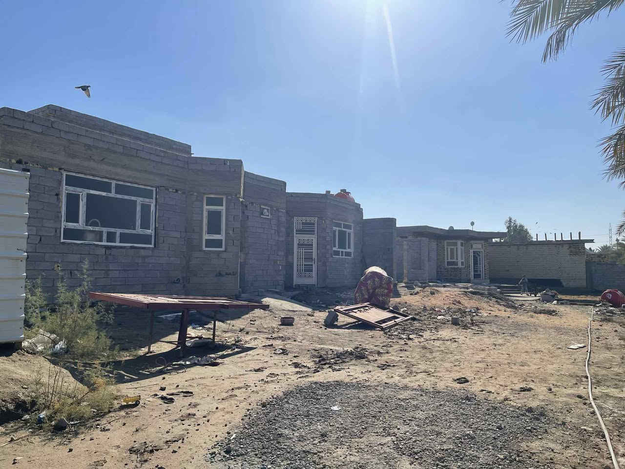 سلام عليكم دونمين ونص للبيع مع اربع ابيوت والخامس هيكل تبعد عن طريق حلّه كربلاء ٢٥٠ متر العنوان حله ابي غرق 
للاستفسار الاتصال ع الارقام 
***********
***********
