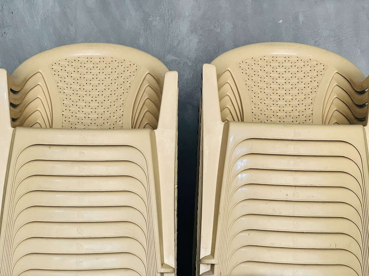 كراسي عدد 200 للبيع استعمال قليل
للتواصل ***********
