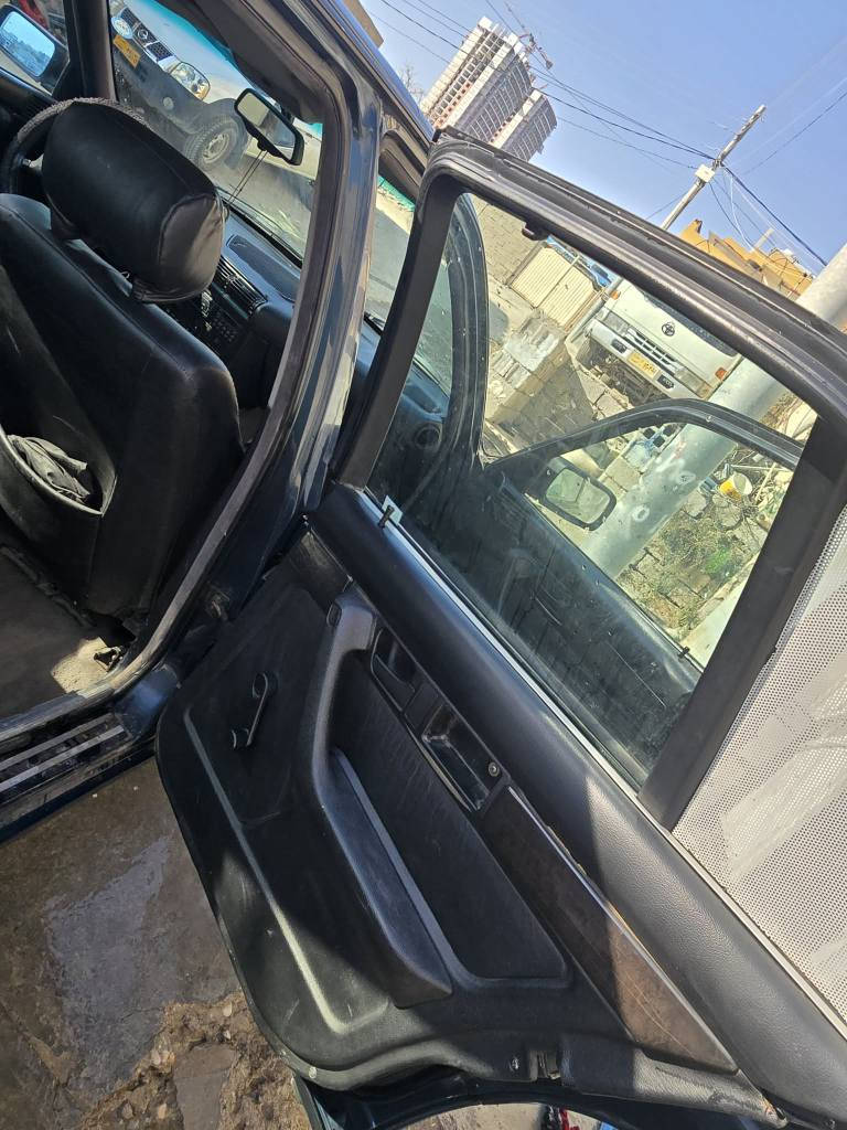 السلام علیکم 
Bmw 525 .1995
سەیارەکە کامل بۆیاخەو سەیارەیەکی جایزە دووجام کارەبایە وکوشن کارەبا گێڕ ئۆتۆماتیك ڕەنگی نیلی سەنەوی تا 2027 تازەیە تەحویلو غرامە بەشەرت 
بۆزانیاری زیاتر .*********** السليمانية, العراق
