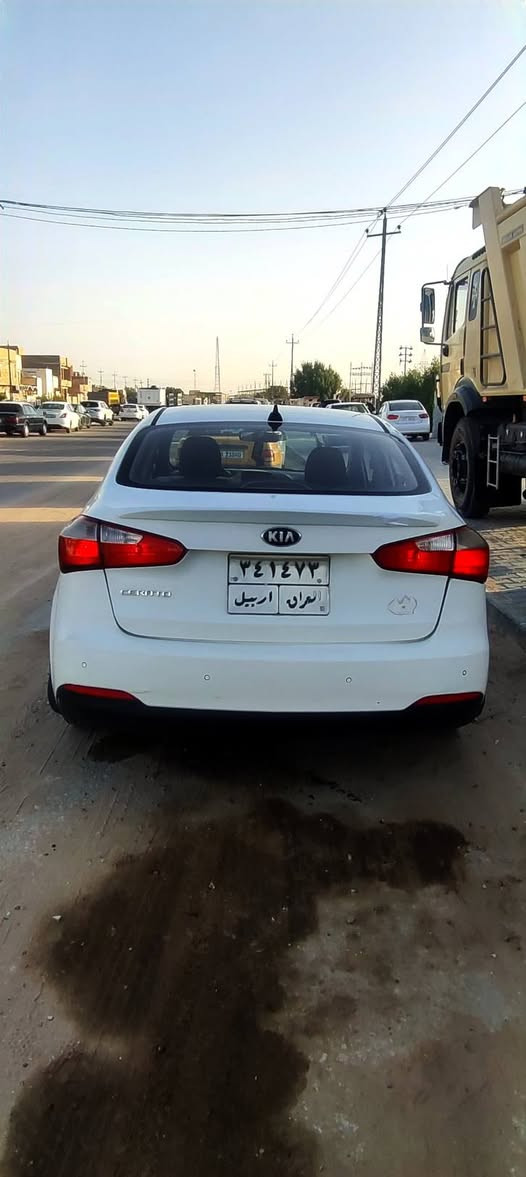 سيراتو 2014 
محرك 1600
تبريد قطعتين
بيها منضومة غاز 
بيها صبغ 4 قطع 
وقطعتين بارد 
السونار مرفوق بالمنشور 
السعر 98 وبيها مجال بسيط 
مكاني نجف 
***********
‏‪0774 478 8553‬‏
