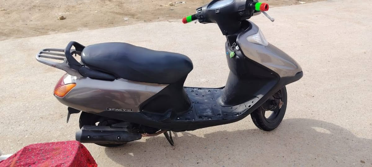 دراجه سبيي ياباني نضيفه مبدل ولفات اوراق سعر700وبيه مجال مكاني حي الحسين قرب رعايه*********** اتصل ودلل
