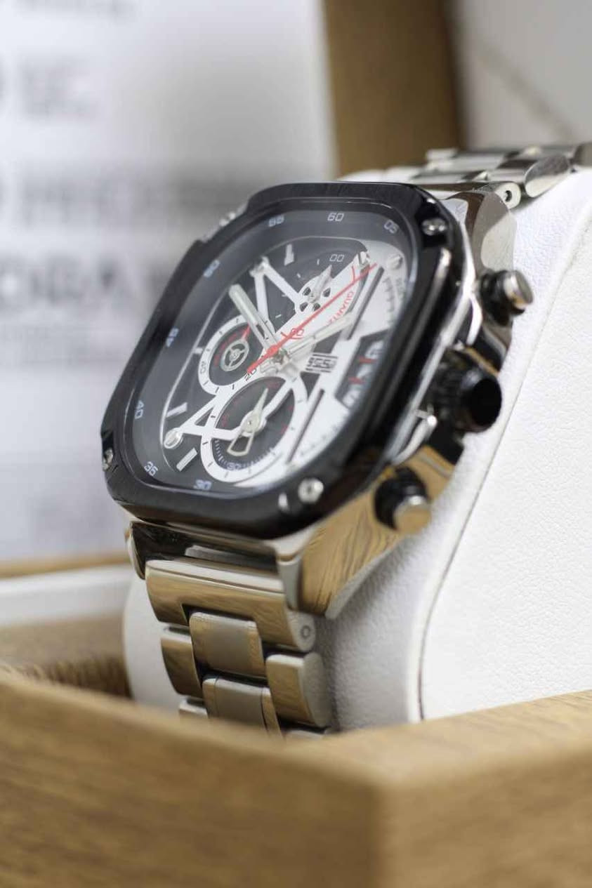 ساعة اوركاجينا من ماركة انكيدو العراقية
ساعة جدا فخمة وشكلها رجالي حاد مطعم بالأحمر. 
الساعة ملبوسة مرتين وبعتها لان محتاج فلوسها

كل العقارب شغالة (ضبط التاريخ، مؤقت ثواني، مؤقت دقائق) 
اللون سلفر

الساعة :
القطر ٤٢ ملم 
الوزن ١٣٩ غرام 
السمك ٢٢ ملم
مقاومة للماء على عمق 30 متر (حسب ادعاء الشركة!)
السير :
العرض : ٢٢ ملم 
الطول : ٤٠ ملم

السعر ٤٠ الف وبي مجال بسيط
توصيل 5 لجميع محافظات العراق النجف, العراق


**إذا كنت صاحب هذا الإعلان وتريد حذفه لأي سبب، رجاءا أرسل رسالة إلى الدعم الفني**