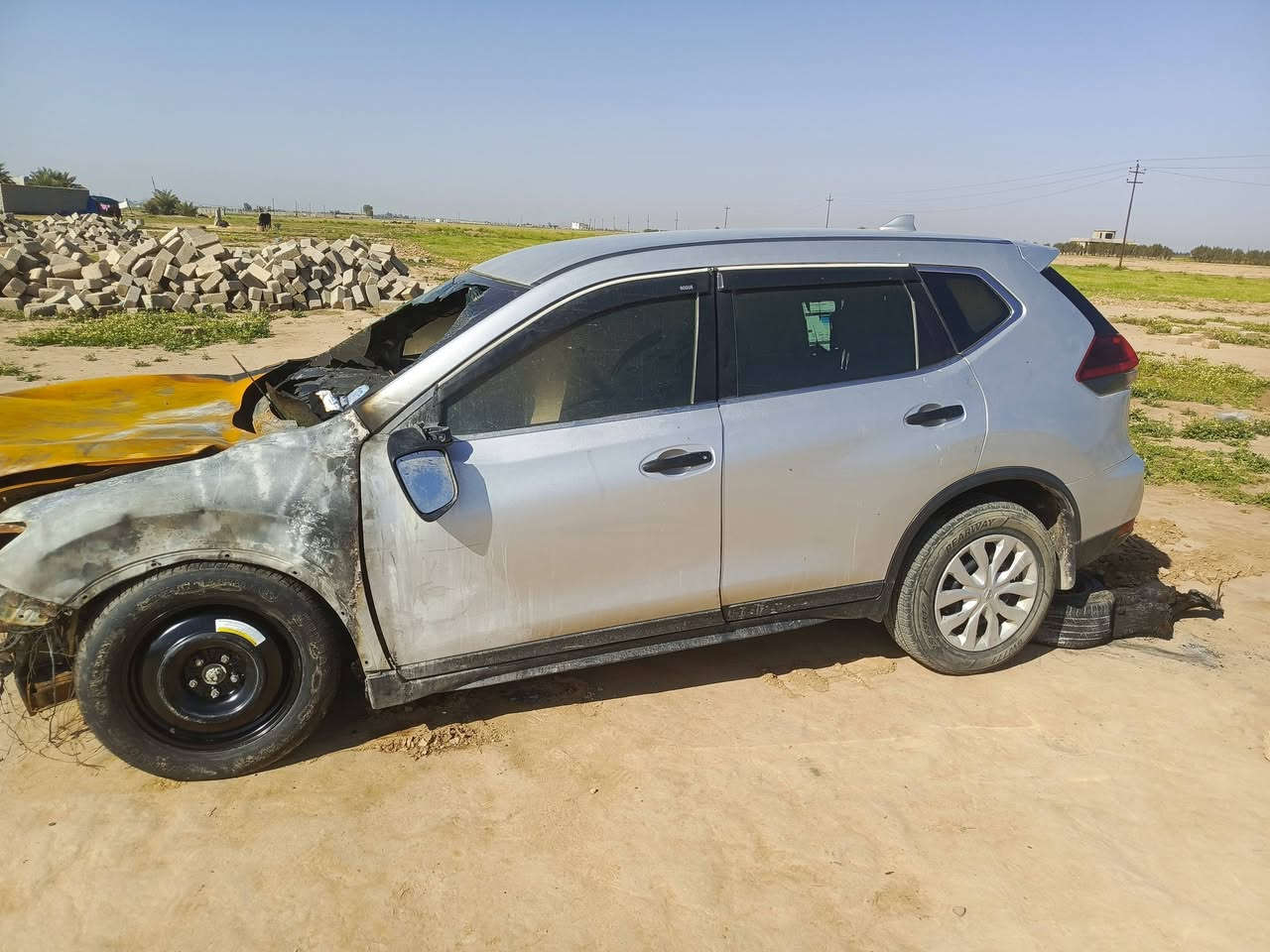 نيسان روج لون سلفر بيها حرق
موديل 18 رقم بغداد مشروع وطني 
مكان السياره صلاح الدين 
قضاء العلم 
للأستفسار الاتصال بالارقام التاليه 
***********
***********
