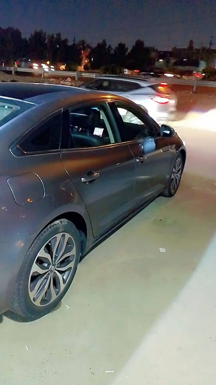 رينو تاليسمان ٢٠١٨ فولفقط باب السائق مصبوغ وخشم الجاملغ المواصفات :
* شاشة كبيرة ايباد وتم اظافة نظام اندرويد اوتو و كاربلي 
* كشنات كهربائي
* كشنات تدفئة وتبريد
* نظام أوتو بارك
* قطعتين تبريد
* داخل 7 الوان
* بردة صندوق اصلي شركة
* ليدات امامية لايت ودعامية
* لايتات زينون اصلي عالي وناصي
* أوتو لايت
* كاميرا خلفية
* حساسات امامي وخلفي وجانبي
* رادار خلفي
* رادارات جانبية
* بانوراما
* تحكمات ستيرن
* كروز سرعة وليمتر
* اشارات مرايا
*  هاندبريك بصمة
نضام تحديد مسار
* نظام خرائط العراق
* انظمة قيادة ٥ متنوعة سبورت وايكو وغيرها
للاتصال:***********
