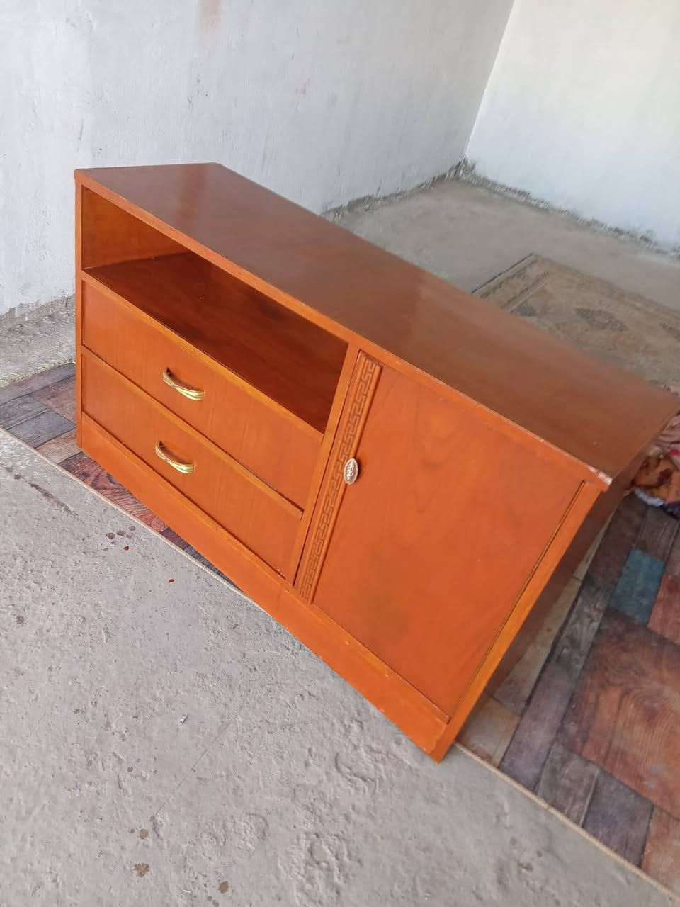 45بوفيه عرضهه متره و20بغداد الحسينيه مال الراشديه وعندي توصيل ***********
