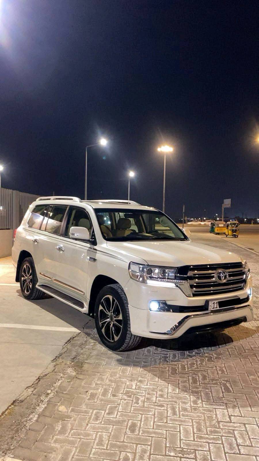 السلام عليكم للبيع تيوتا لاندكروز 2017 محرك 8سلندر شركه ساز رقم بغداد ماشيه 131 مكفوله من الصبغ والضربه يوجد بارد بسيط فقط السعر 475 للاستفسار
*********** 