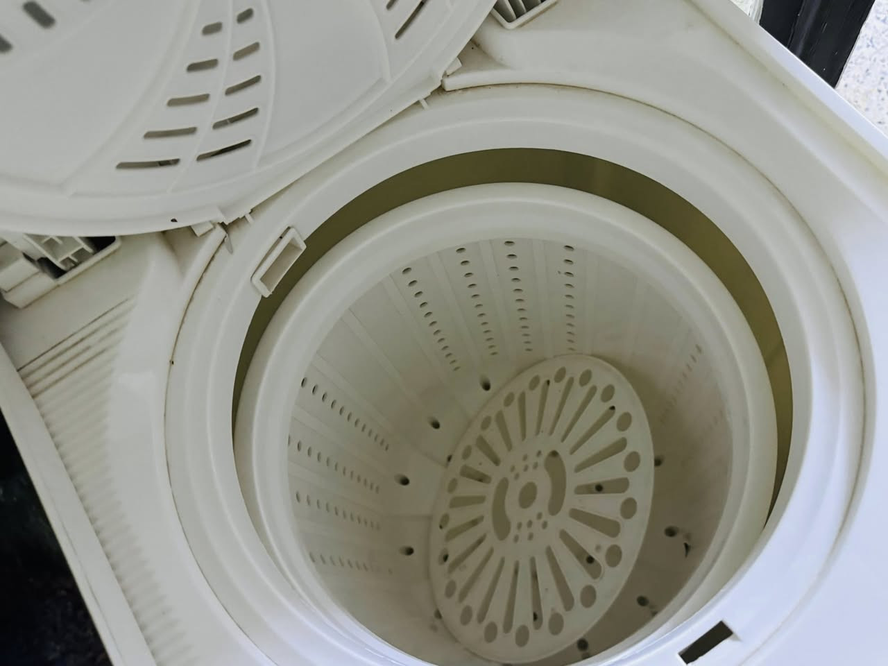 غساله مستعمله للبيع نوعيته ال جي العربي 
سعره قبل ٢٠٠
حاليا ١٠٠ قفل
الرقم 
***********
