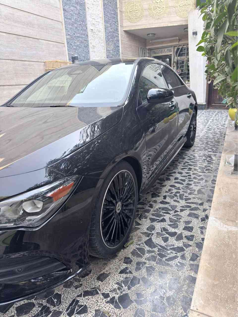 الموديل: 2025
CLA 250
المحرك: 2.0 لتر تيربو
ناقل الحركة: أوتوماتيك 8 سرعات
اللون الخارجي: أسود
اللون الداخلي: أسود بخياطة حمراء رياضية 
الممشى: 1300 كم فقط
شاشة عريضة مزدوجة (عداد ديجيتال + شاشة وسطية)
ظام MBUX مع تحكم صوتي
إضاءة داخلية Ambient متعددة الألوان
مقاعد رياضية جلد / ألكانتارا
ستيرن لمس رياضي متعدد الوظائف
خول ذكي (بصمة بجميع الآبواب) + تشغيل بصمة نتحة سقف بانوراما
ويل رياضي AMG
تساسات أمامية + خلفية + جانبية
كاميرا خلفية
رادار أمامي مانع تصادم
نظام المحافظة على المسار
مكيف ثنائي التحكم
Eco / Comfort / Sport) أنظمة قيادة بغداد, العراق


**إذا كنت صاحب هذا الإعلان وتريد حذفه لأي سبب، رجاءا أرسل رسالة إلى الدعم الفني**