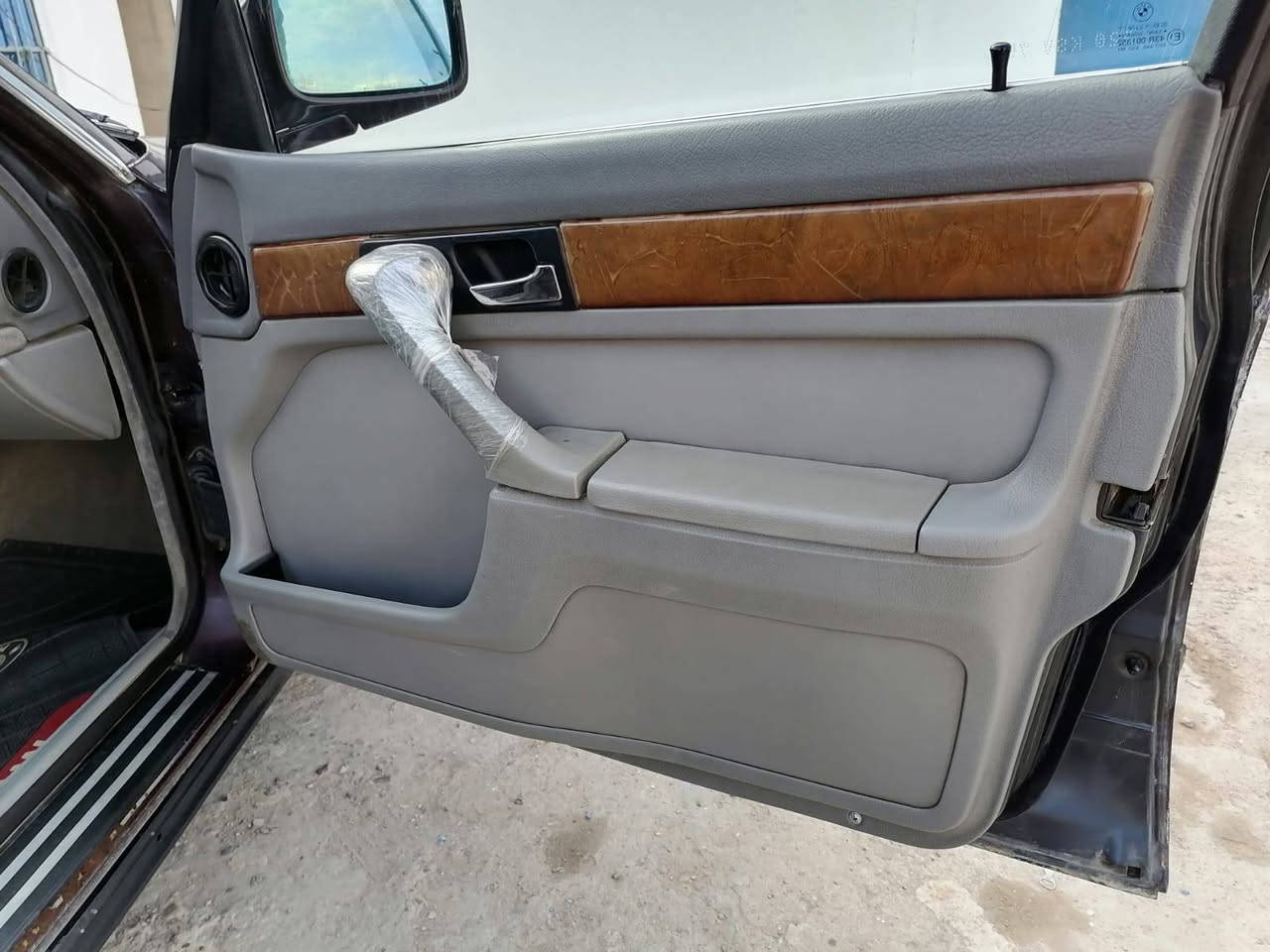 السلام عليكم اعزائي بي ام موديل ٩٢ حجم ٧٣٥  غرفة جلد دبل ارباك ٣ بردات بلادي سلايت كير ومحرك جدد حدادية امامي خلفي جديد تبريد تدفئه شغال تخم تاير +ويل خلية جديد جديد كهربائيات ١٠٠/١٠٠ سنوية لل ٢٧ سكليتر كهرباء السيارة خير من الله السعر ٦٣ للاستفسار ***********
