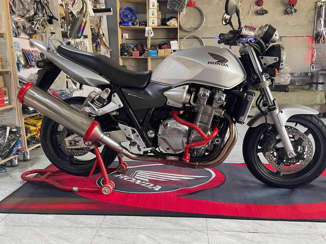 ياالله اللهم صلى على محمد وآل محمد 
سلام عليكم.........HONDA 1300CC......حالةوكالة دخول جديد
كفالة عامة دراجة🏍️ 
النظافة جديد جديد بكل معنى الكلمة سويچ عدد2 
على وضع الشركة 
مكاني ديالى قضاء كنعان 
للاستفسار*********** . . . . شراي اتصل وتدلل او تحب تي للمعرض بخدمتكم تحياتي للجميع
#العراق_ديالى
