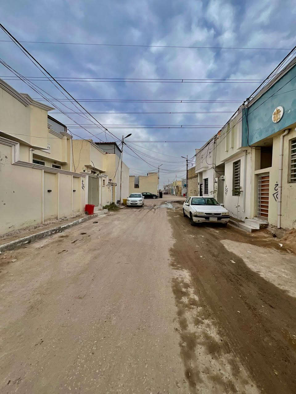 حسين للعقار ***********

بيت للبيع مساحه_لبيت_150متر_مربع  كامل معايزه شيء بناء حديث درجه اوله
عنوان البيت) مقابل ملحق قرية الغدير عمود 314

#بيت_طابو_زراعي_سند25((((سعر لبيت 52مليون فقط))))

بناء حديث
غير مسكون
بناء ممتاز جدا 

 تفاصيل لبيت يحتوي لبيت على+ غرفه2 +صاله +ستقبال +مطبخ +صحيات بلداخل +وصحيات بلخارج 

***********وتساب النجف, العراق
