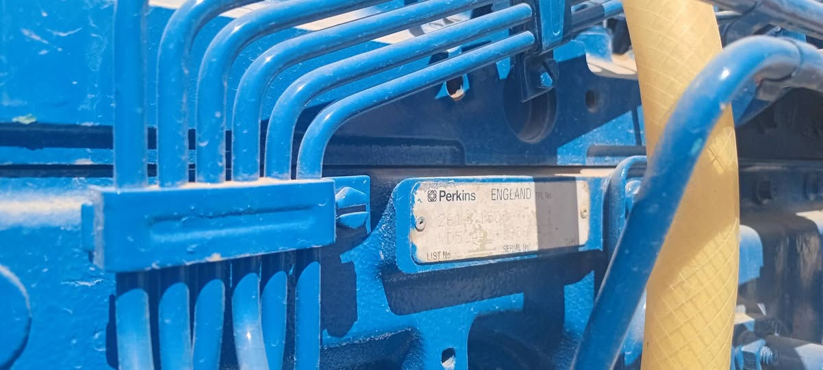 السلام عليكم ورحمة الله وبركاته
للبيع 
مولده بيركنز انكليزي 6 سلندر 
100 كي في شاصي تشغيل و اطفاء اوتو شاشه حمايه للاستفسار الاتصال على ***********
